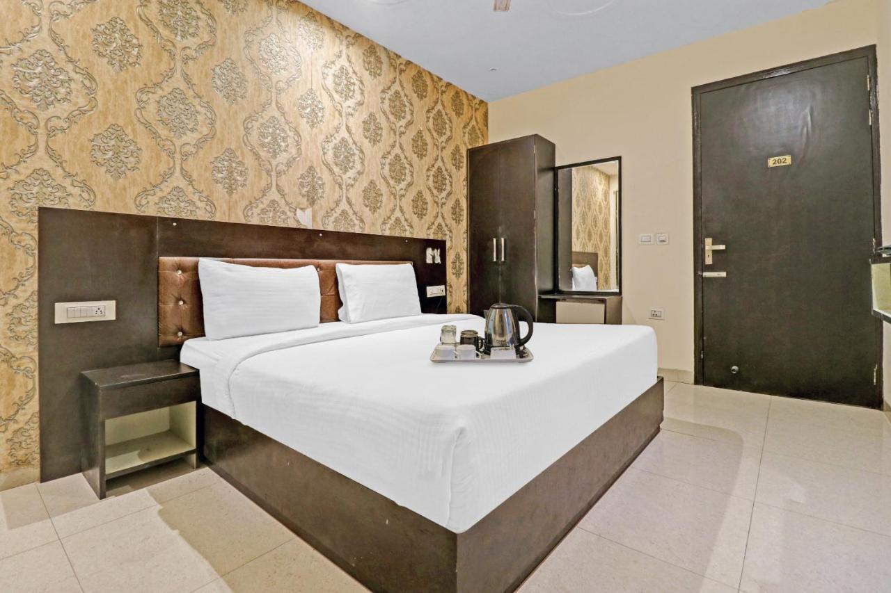 Oyo 23368 Boutique Hotel Paragon New Delhi Ngoại thất bức ảnh