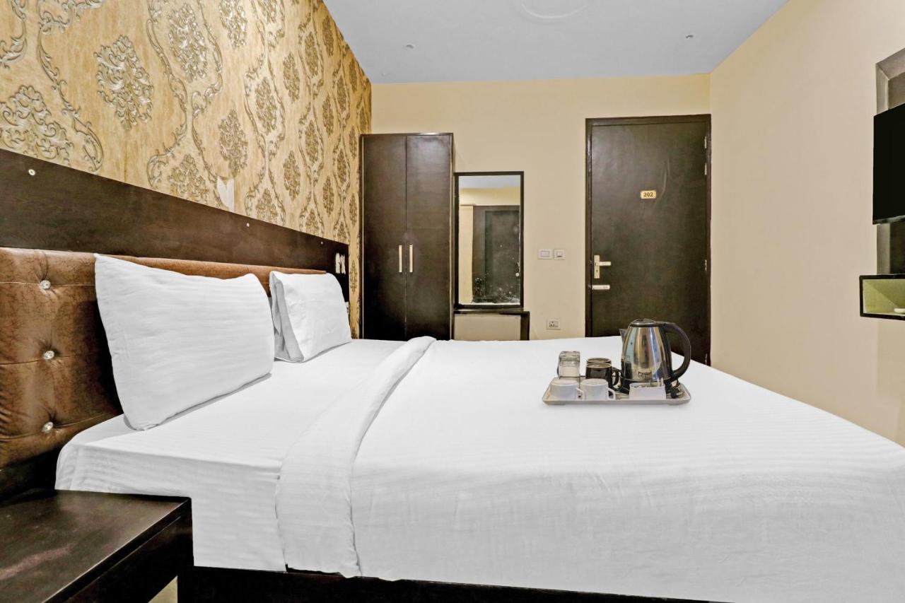Oyo 23368 Boutique Hotel Paragon New Delhi Ngoại thất bức ảnh