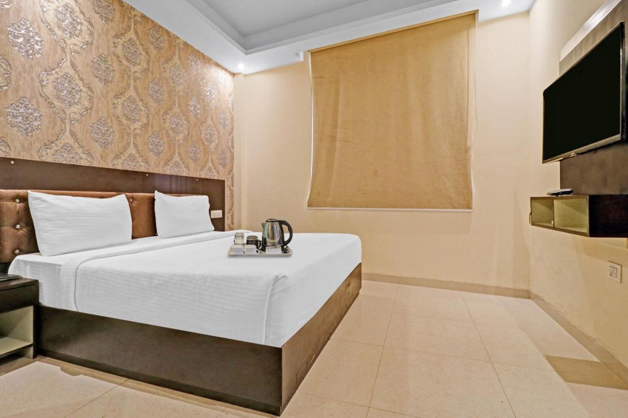 Oyo 23368 Boutique Hotel Paragon New Delhi Ngoại thất bức ảnh