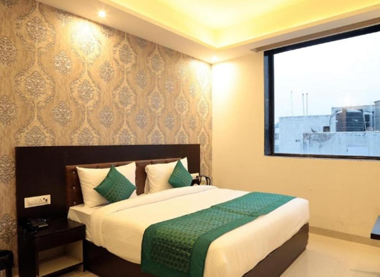Oyo 23368 Boutique Hotel Paragon New Delhi Ngoại thất bức ảnh